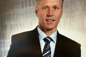 范巴斯滕世界杯零进球（范巴斯滕世界杯历史性进球荒，挑战足球界常规）