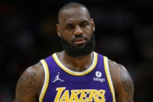 詹姆斯在NBA季后赛中的得分统治（探索詹姆斯在NBA季后赛中的得分纪录和突破之路）