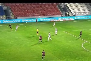 超级聪明的足球技巧（用智慧征服足球场）