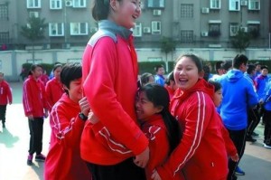 女孩打篮球中的防守之美（以女孩打篮球防守动作描写为主题，探寻她们独特的防守技巧与魅力）