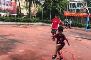 提升中小学篮球防守技巧的滑步训练（打造灵活机动的篮球防守阵容，掌握滑步训练技巧）