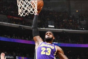 NBA赛季扣篮排行榜（谁是NBA历史上最具震撼力的扣篮王？）