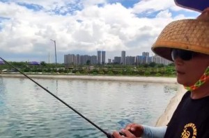 黑坑钓鱼用路亚竿的优势与适用性（打造专业级的黑坑钓鱼体验，路亚竿是不可或缺的工具）