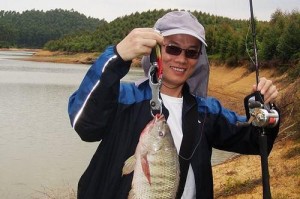 探索路亚钓鱼的乐趣（为什么人们喜欢打路亚钓鱼？）