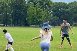 掌握踢足球射球技巧的关键（提高射门准确度和力量的关键技巧）