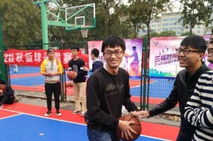 如何通过打篮球帮助室友提高防守能力（提升室友防守水平的实用技巧与方法）