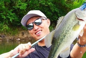 凌晨三点路亚钓鱼（在深夜沉寂的湖畔，钓鱼爱好者的独特选择）
