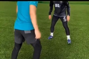 足球过人技巧小孩也能轻松掌握的秘诀（揭秘如何让小孩掌握简单而有效的足球过人技巧）