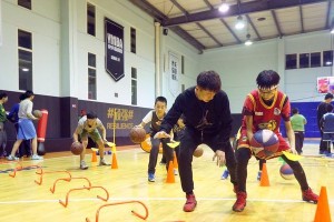 青少年篮球防守意识训练（培养青少年篮球运动员的防守意识，助力未来职业生涯）
