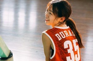 女生打篮球防守不能身体接触（女生篮球防守技巧和策略分享）