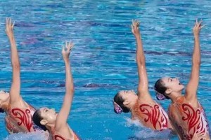 女子双人快速游泳技巧的关键动作（掌握这些技巧，让你在双人快速游泳中更出色）