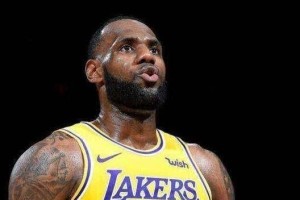 NBA历史十大巨星榜首（探索NBA历史十大巨星榜首的传奇之路）