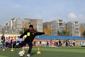 提高花样足球技巧的学习方法（掌握关键技能，成为花样足球高手）