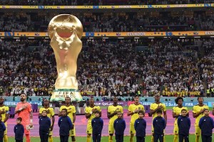 卡塔尔世界杯进球手势的意义与影响（探索进球手势背后的文化符号和社会意义）