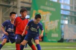 青少年足球卡位技巧教学（提升技能、加强防守、提高比赛表现）