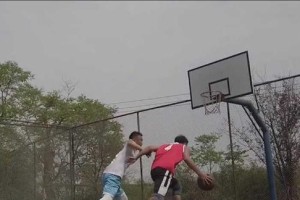 打篮球身体防守的关键技巧（以正确的站姿和快速反应提升身体防守效果）