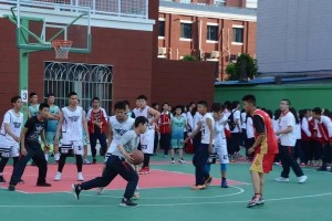 大学篮球班赛中的防守艺术（突破防守，开启胜利之门）