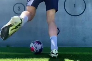 提升足球技术的关键口诀（15个重要技巧让你成为足球高手）