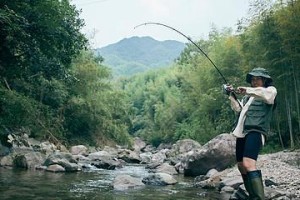 大湖里的路亚钓鱼乐趣（探寻大湖内的丰富钓鱼资源，享受路亚钓鱼的乐趣）