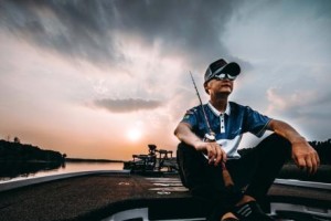 路亚钓鱼技巧与经验分享（以朋友圈为媒介，分享你的路亚钓鱼乐趣）