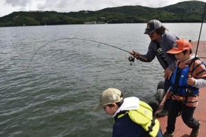 冬天河里钓鱼技巧路亚18度（挑战寒冷，享受丰收，冬天河里钓鱼的最佳选择）
